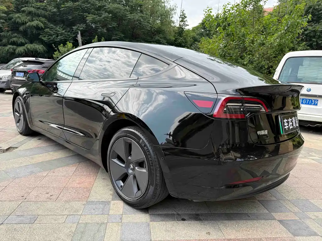Tesla Model 3 — фото 17
