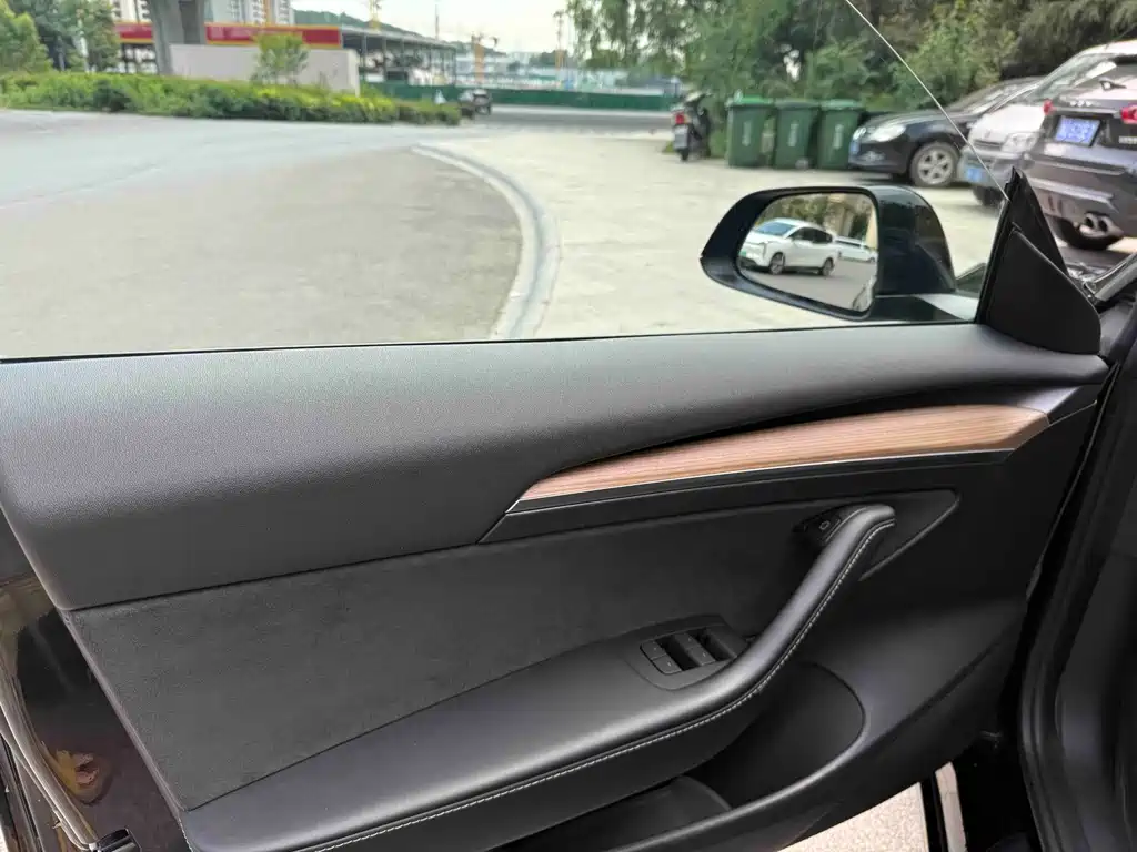 Tesla Model 3 — фото 4