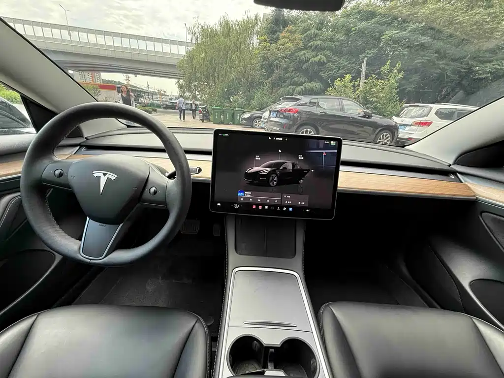 Tesla Model 3 — фото 7