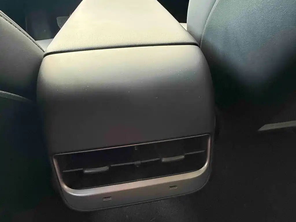 Tesla Model 3 — фото 10