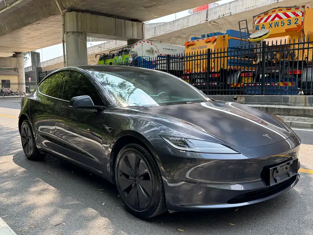 Tesla Model 3 — фото 3