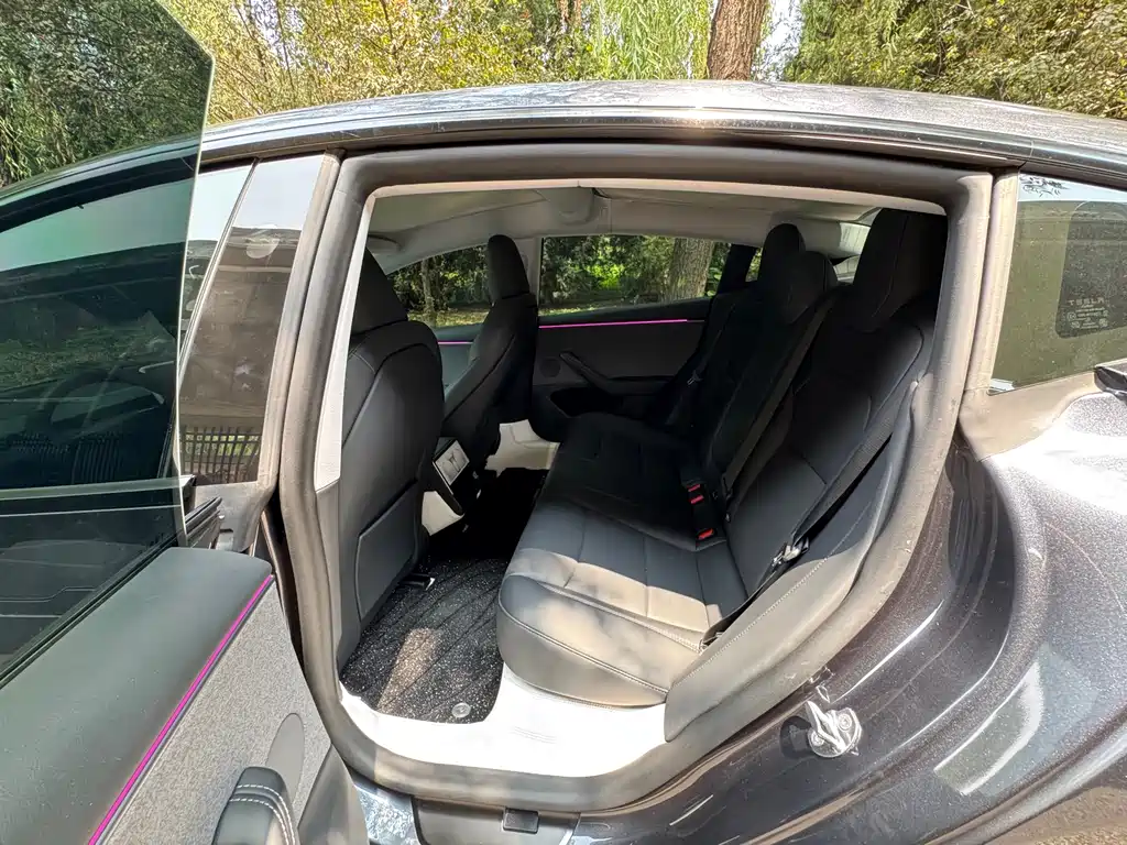 Tesla Model 3 — фото 10