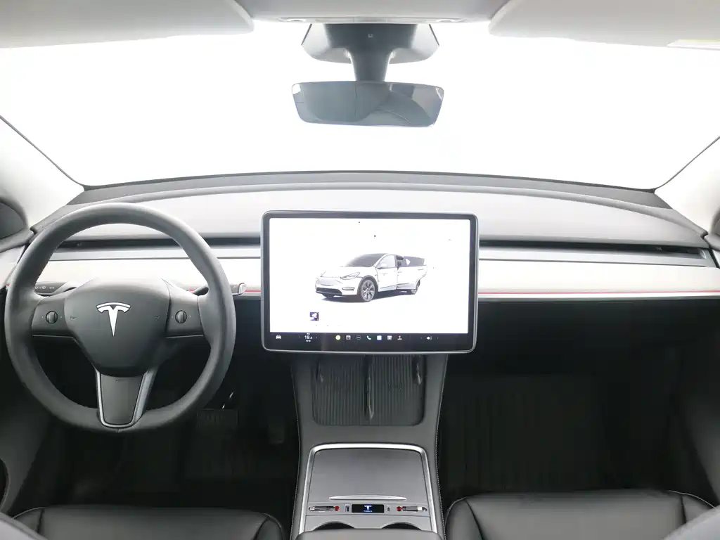 Tesla Model Y — фото 4
