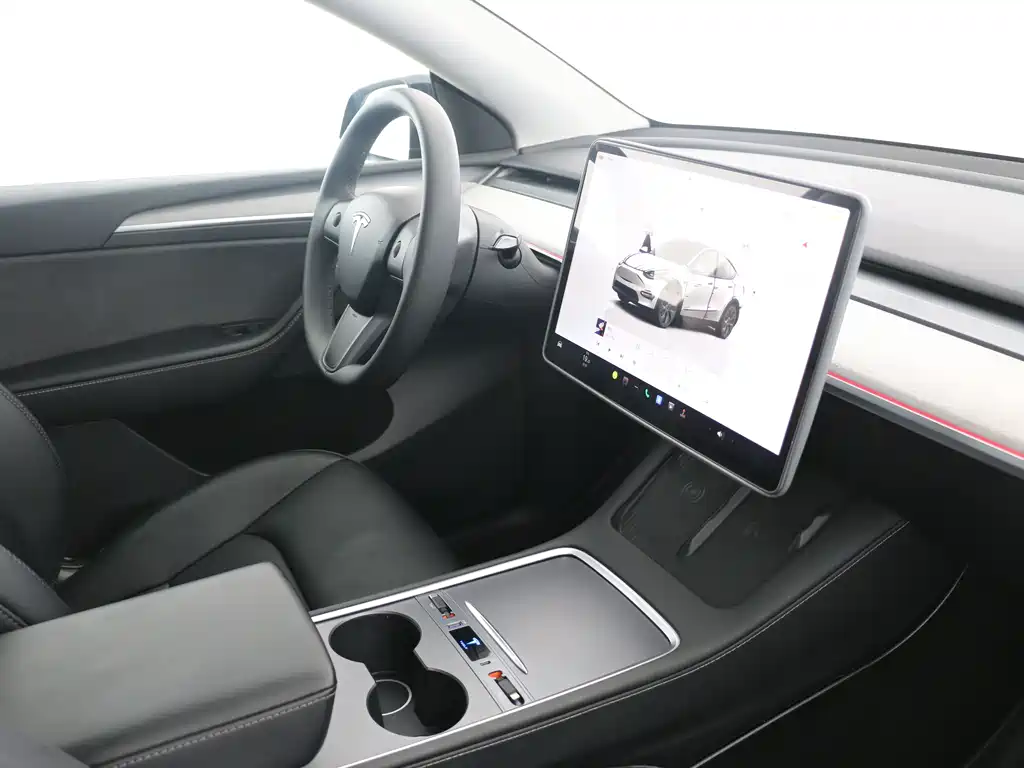 Tesla Model Y — фото 6