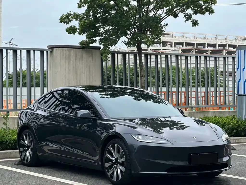 Tesla Model 3 — фото 2