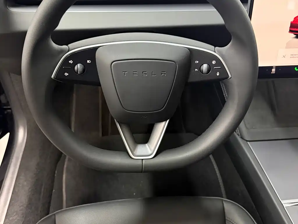 Tesla Model 3 — фото 13