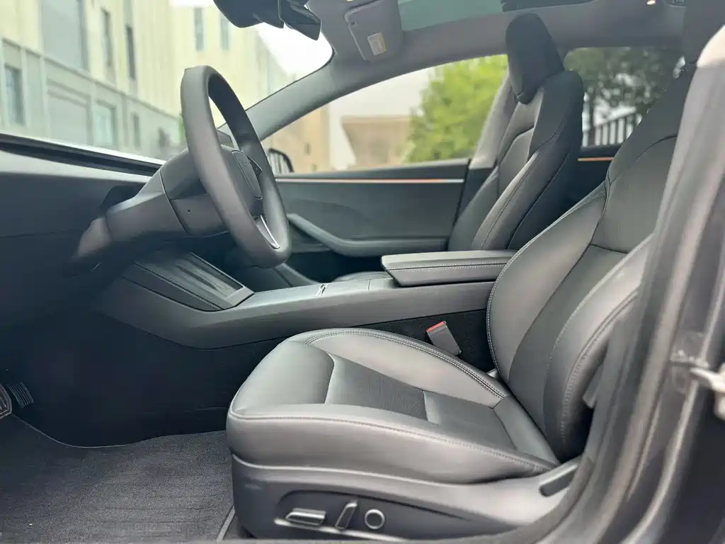 Tesla Model 3 — фото 4