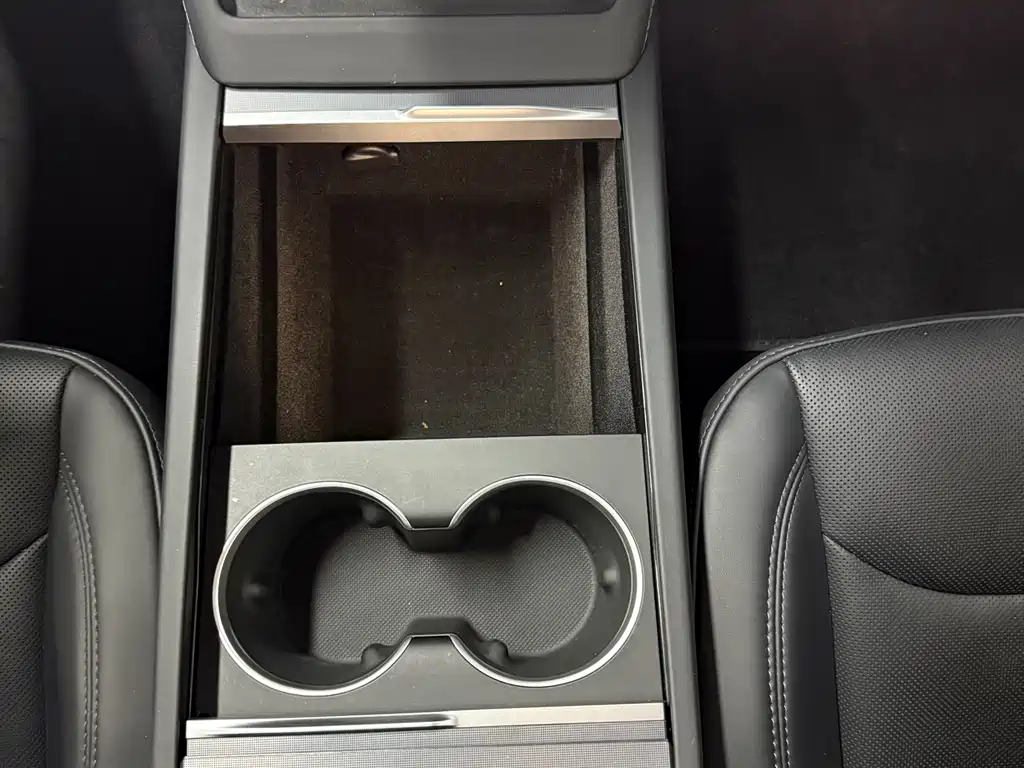 Tesla Model 3 — фото 10