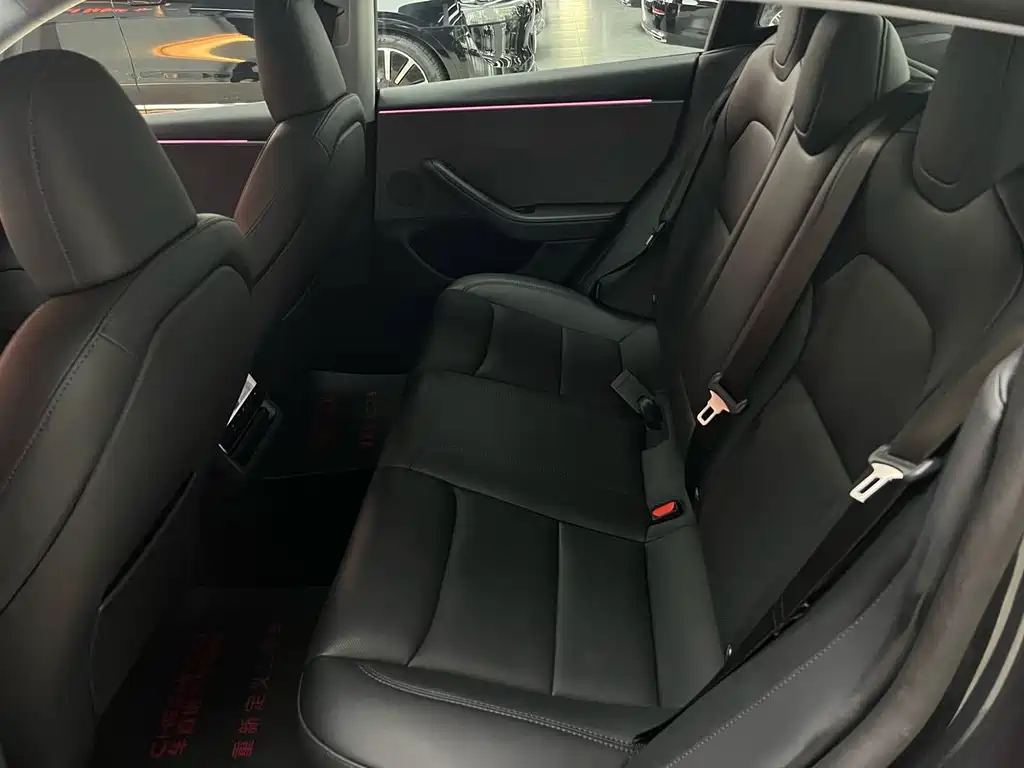 Tesla Model 3 — фото 10