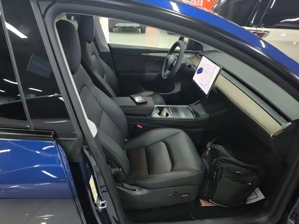 Tesla Model Y — фото 25