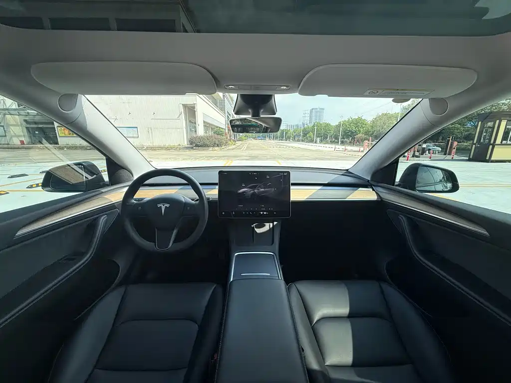 Tesla Model Y — фото 7