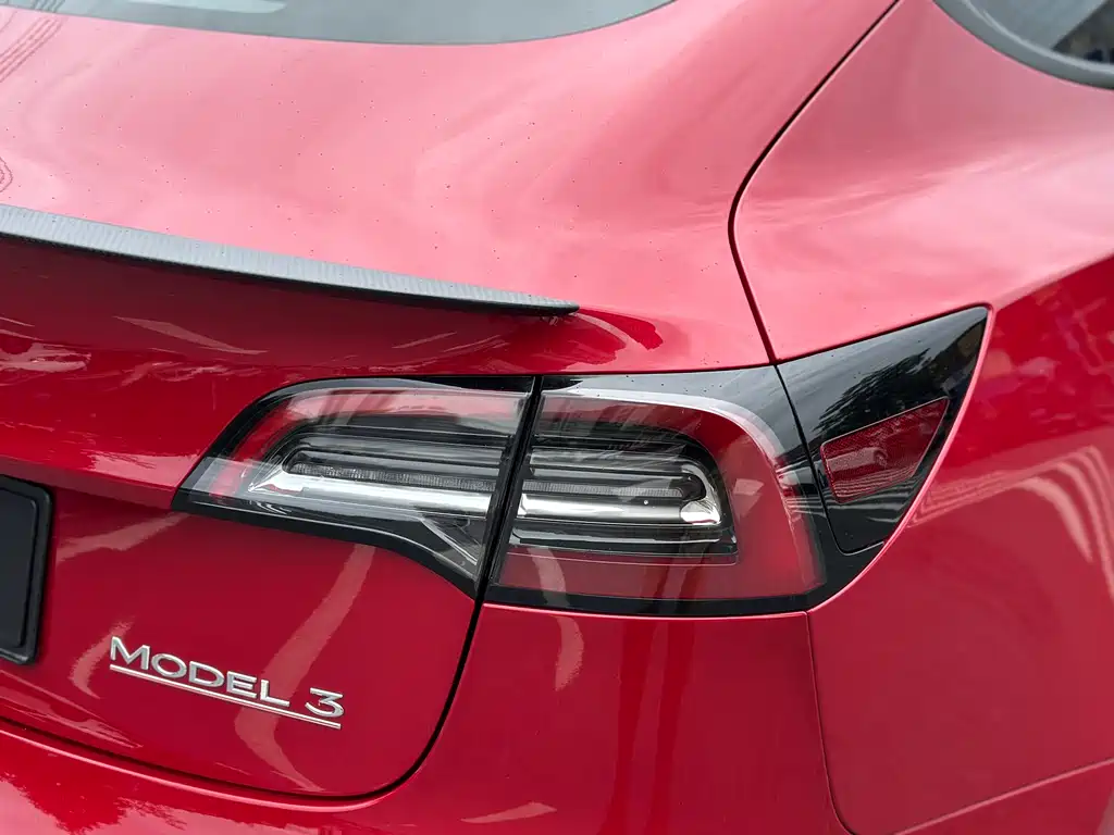 Tesla Model 3 — фото 14