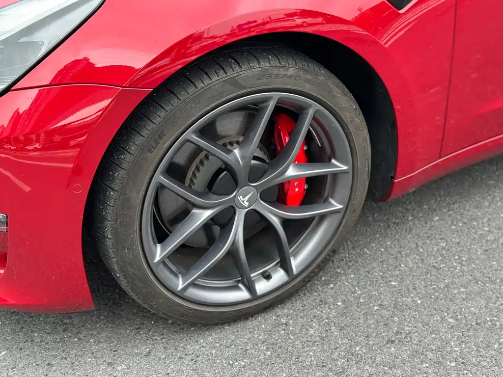 Tesla Model 3 — фото 15