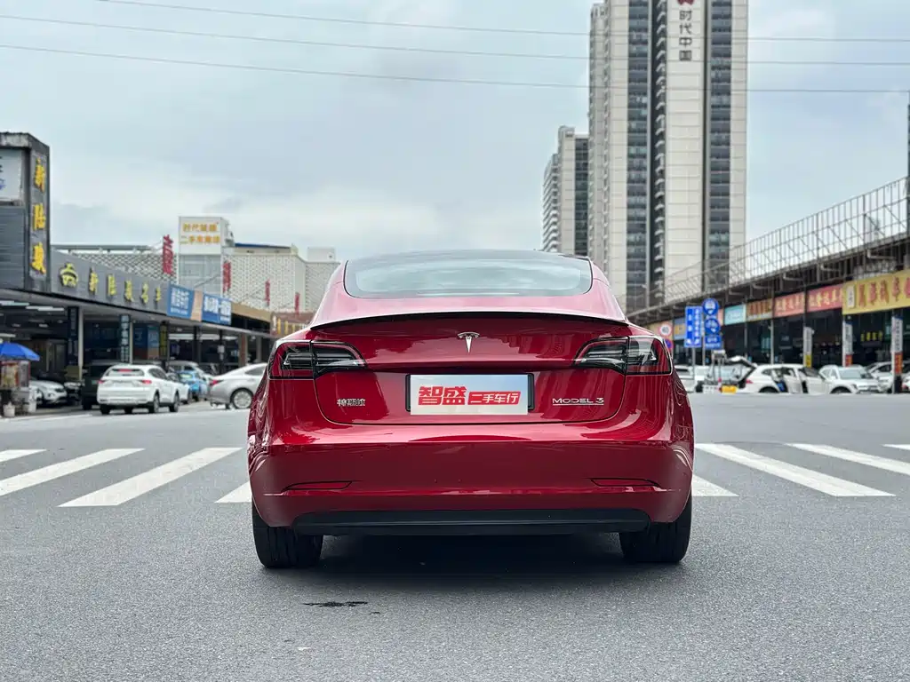 Tesla Model 3 — фото 4