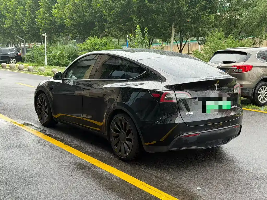 Tesla Model Y — фото 4