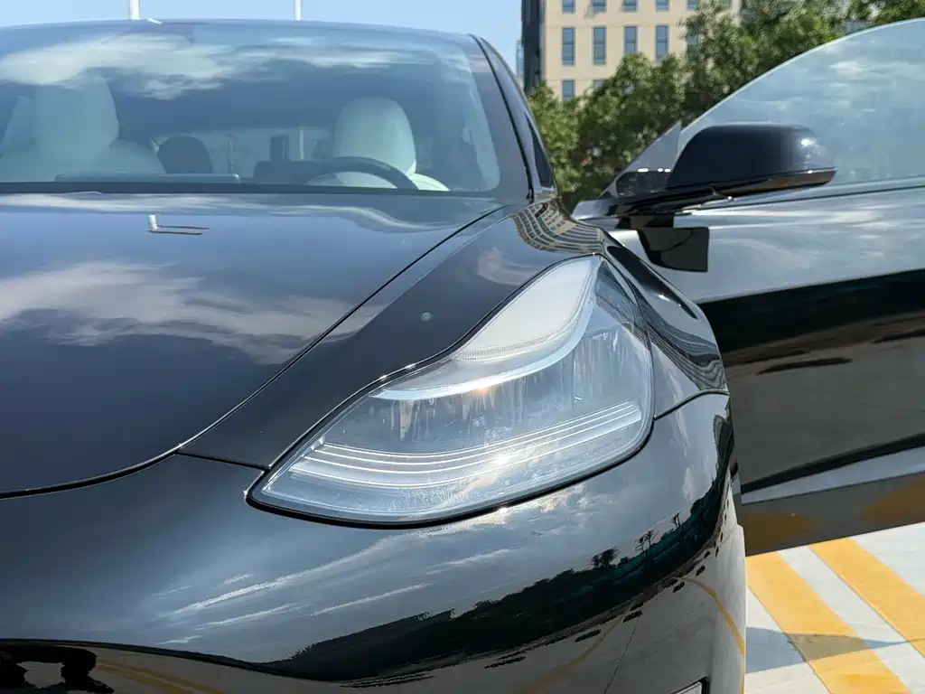 Tesla Model 3 — фото 11