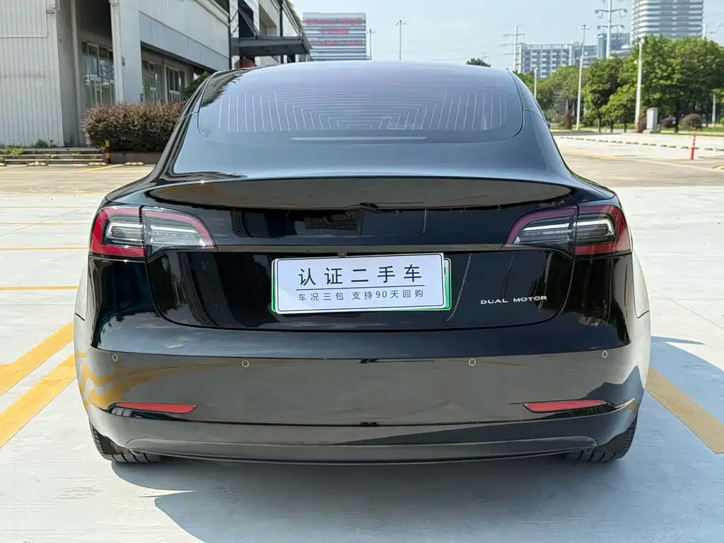 Tesla Model 3 — фото 14