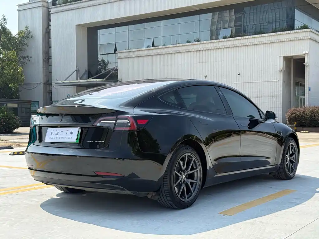 Tesla Model 3 — фото 15