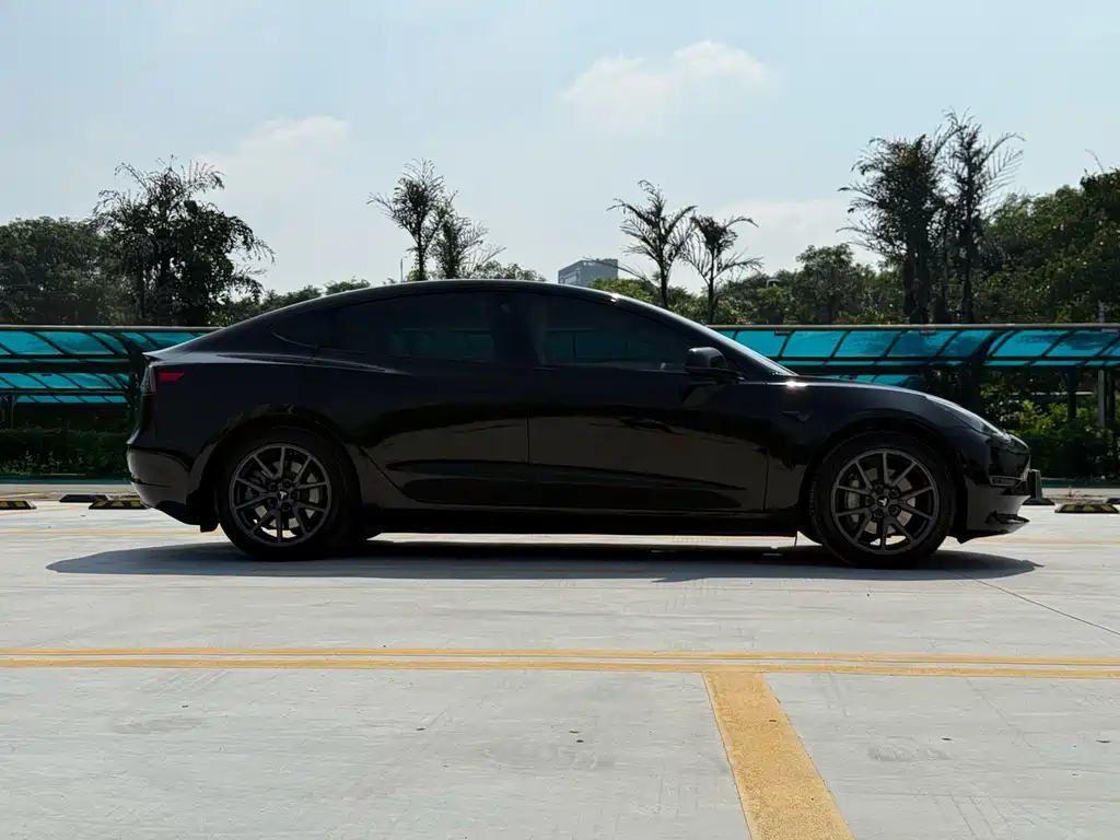 Tesla Model 3 — фото 17