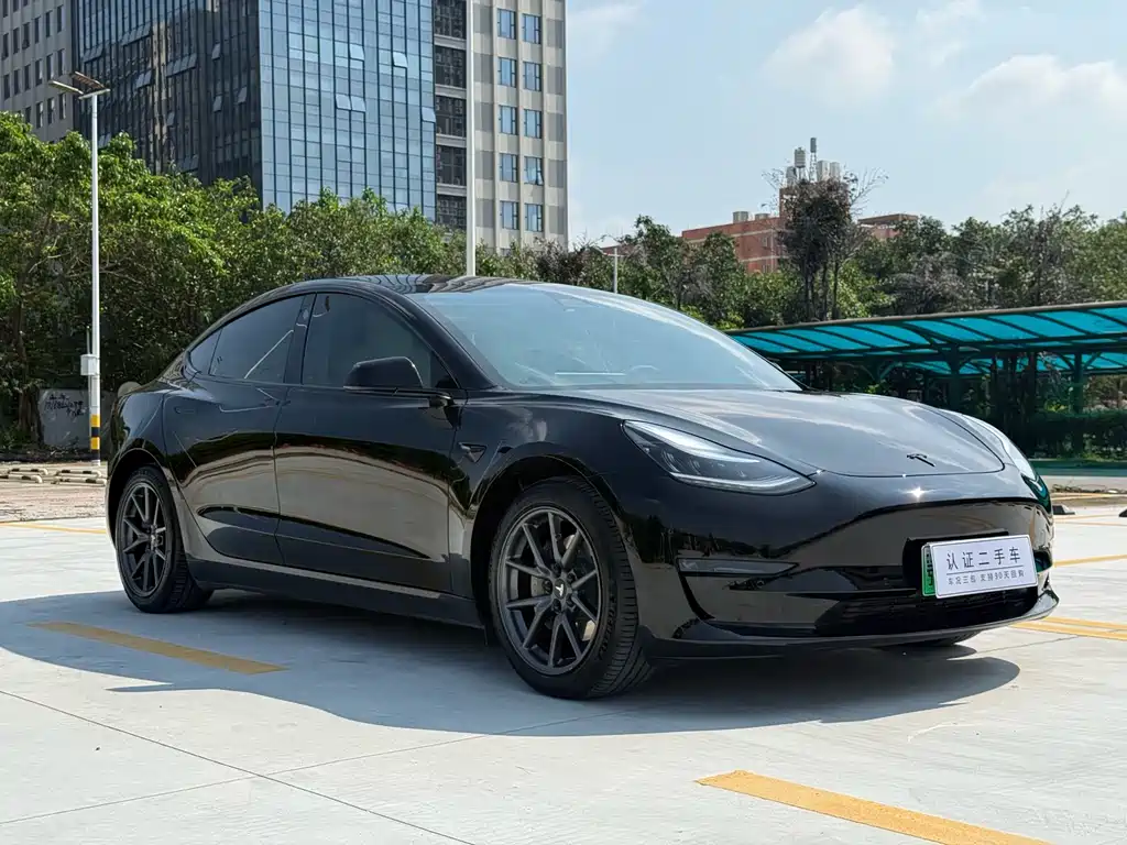Tesla Model 3 — фото 3