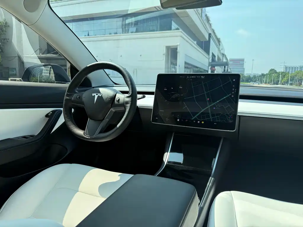 Tesla Model 3 — фото 6