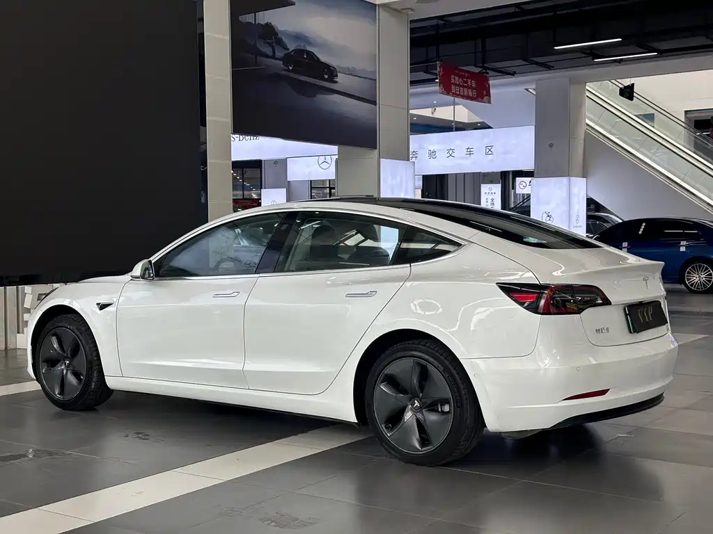 Tesla Model 3 — фото 6
