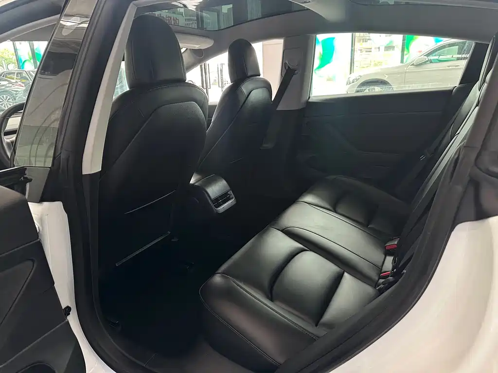 Tesla Model 3 — фото 10