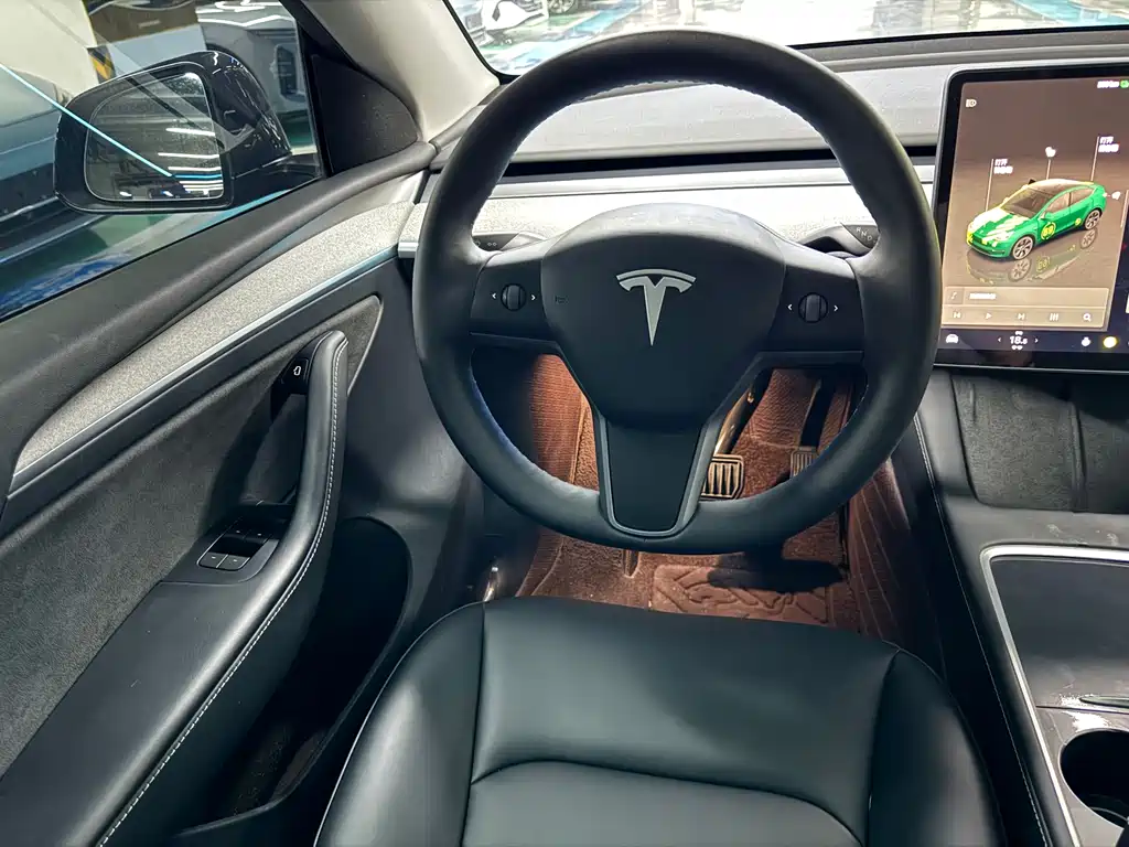 Tesla Model Y — фото 6