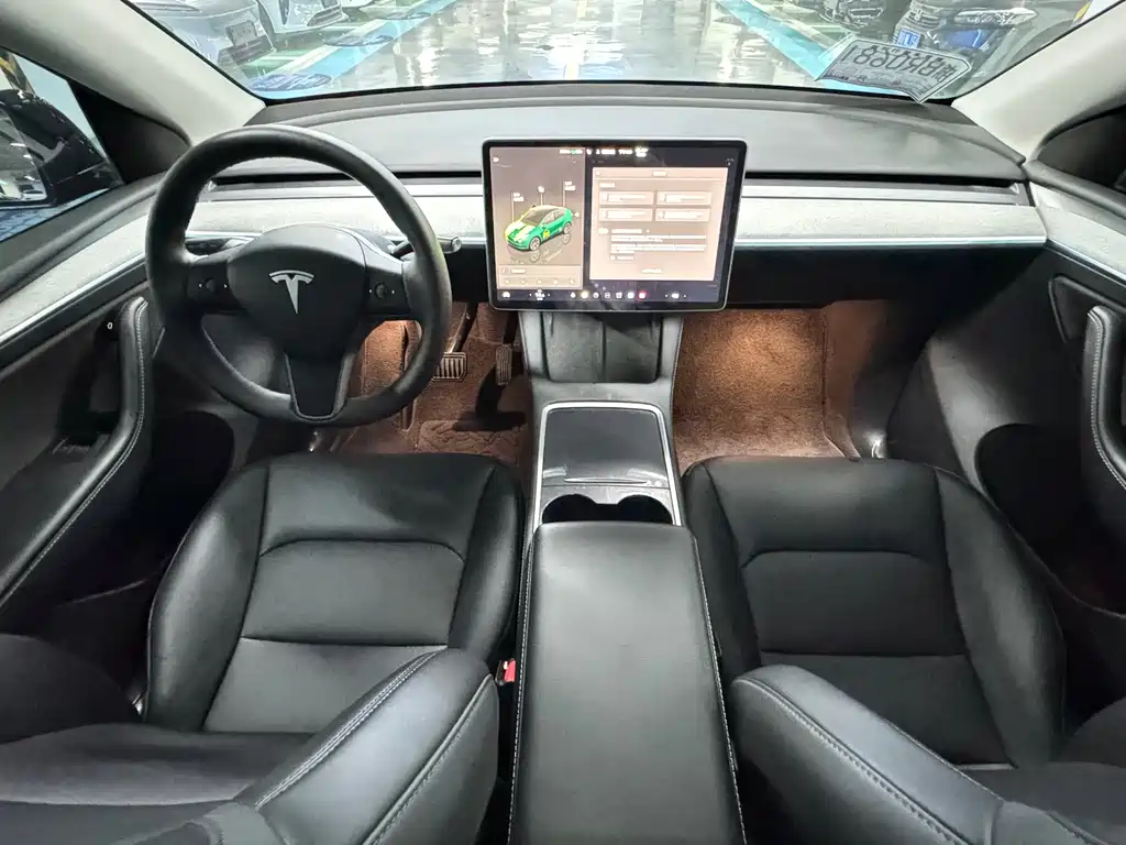 Tesla Model Y — фото 8