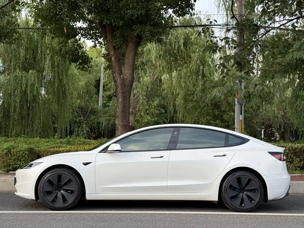 Tesla Model 3 — фото 2