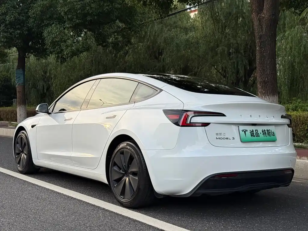 Tesla Model 3 — фото 3