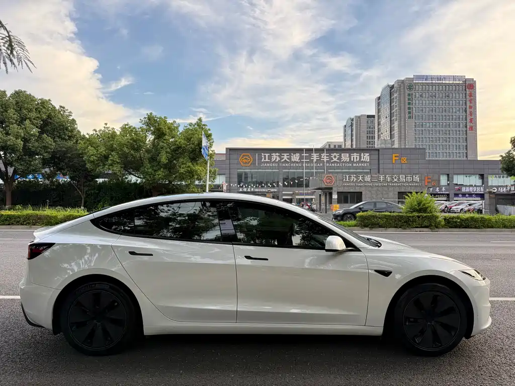 Tesla Model 3 — фото 6
