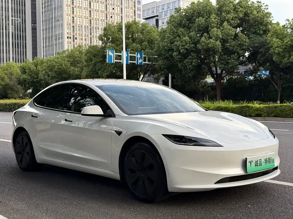 Tesla Model 3 — фото 7