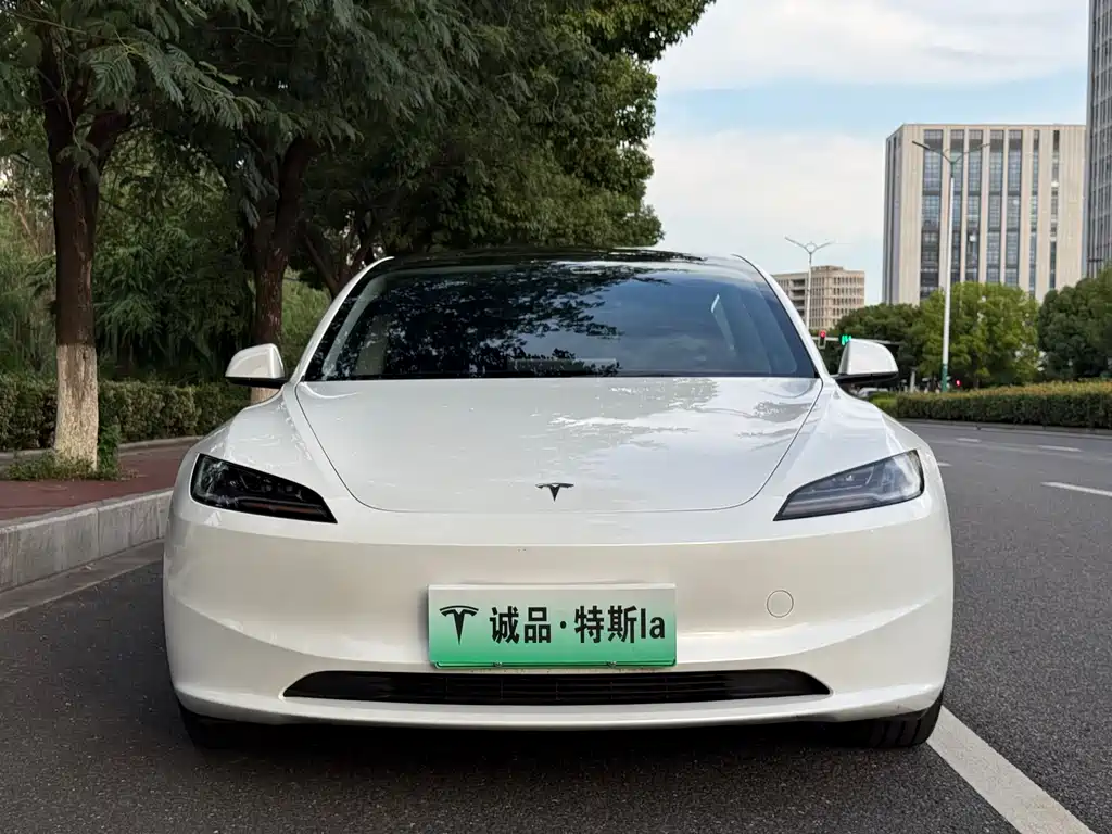 Tesla Model 3 — фото 8