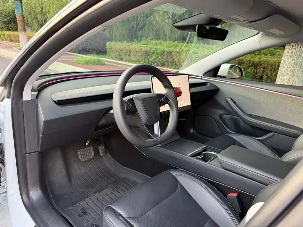 Tesla Model 3 — фото 10
