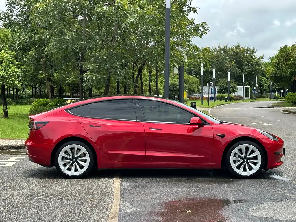 Tesla Model 3 — фото 8
