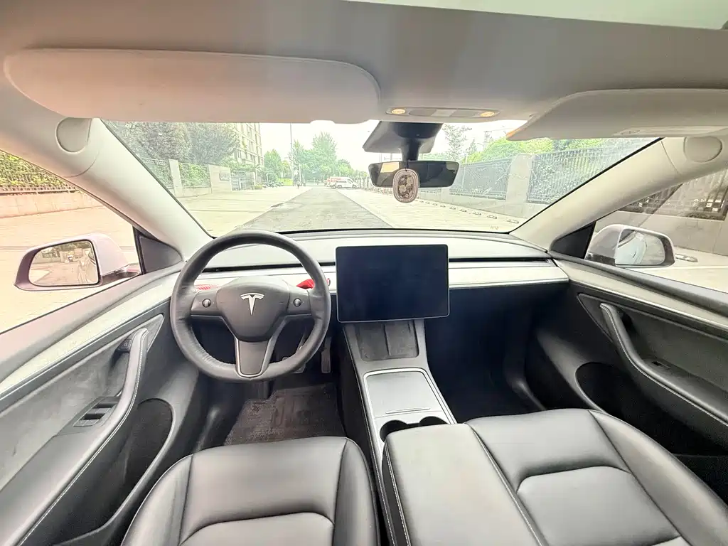 Tesla Model Y — фото 9