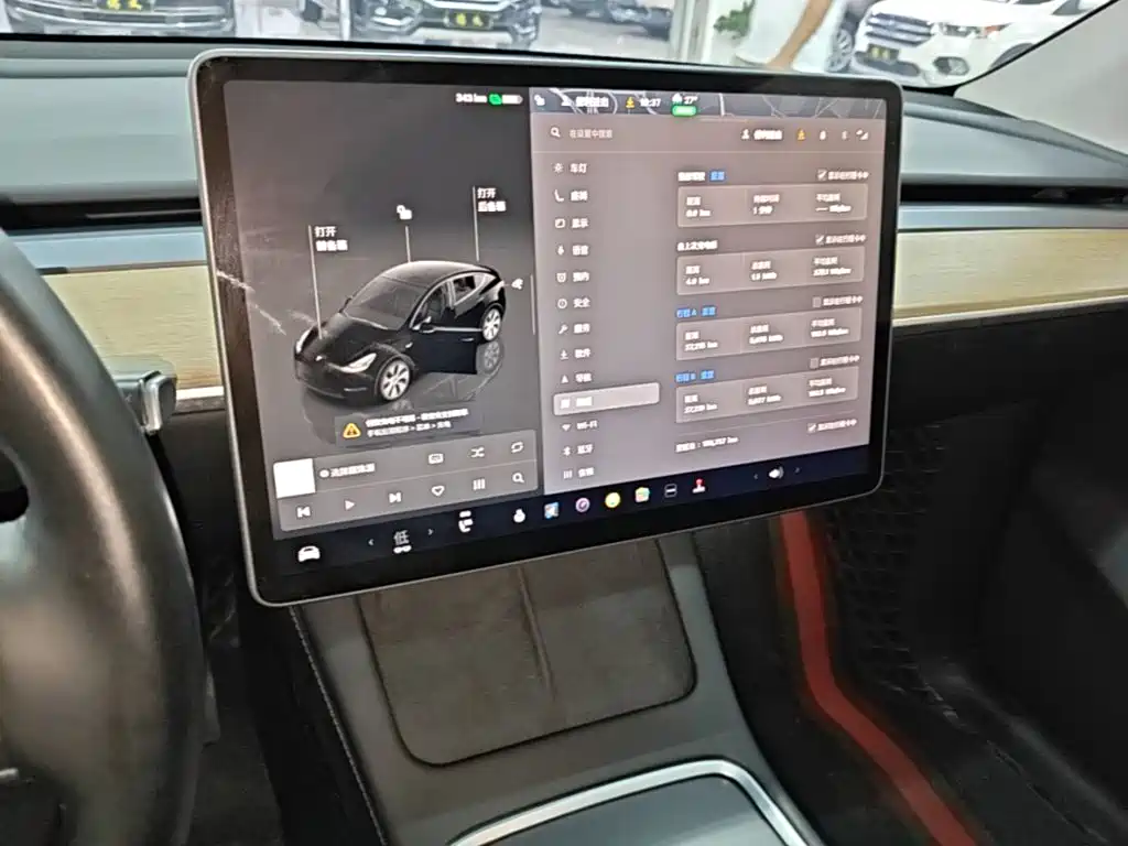Tesla Model Y — фото 13