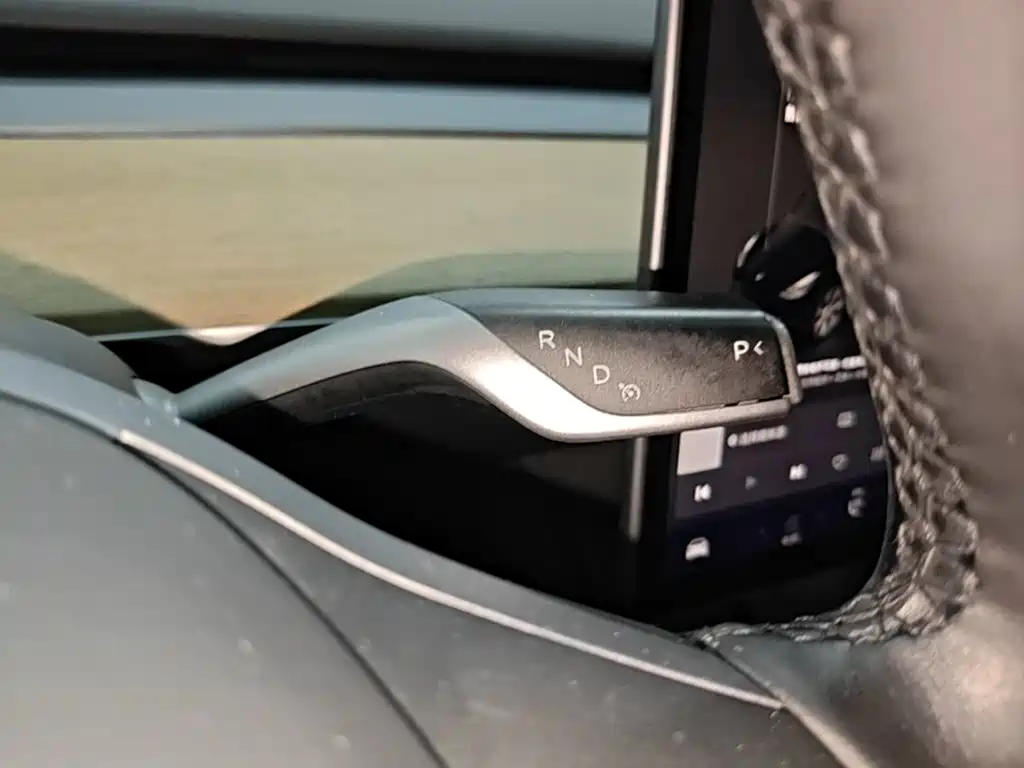 Tesla Model Y — фото 14