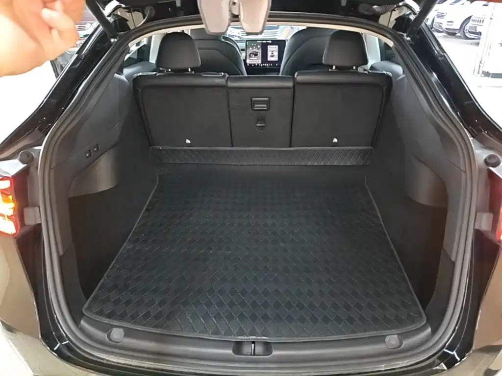 Tesla Model Y — фото 19