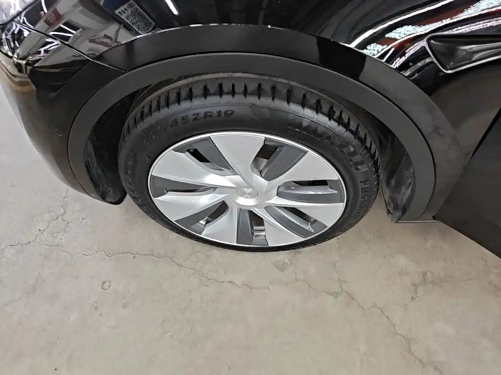 Tesla Model Y — фото 23