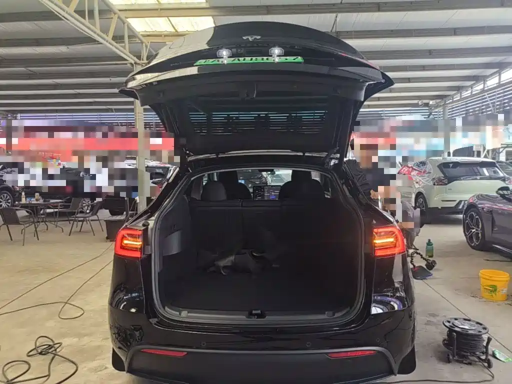 Tesla Model Y — фото 19