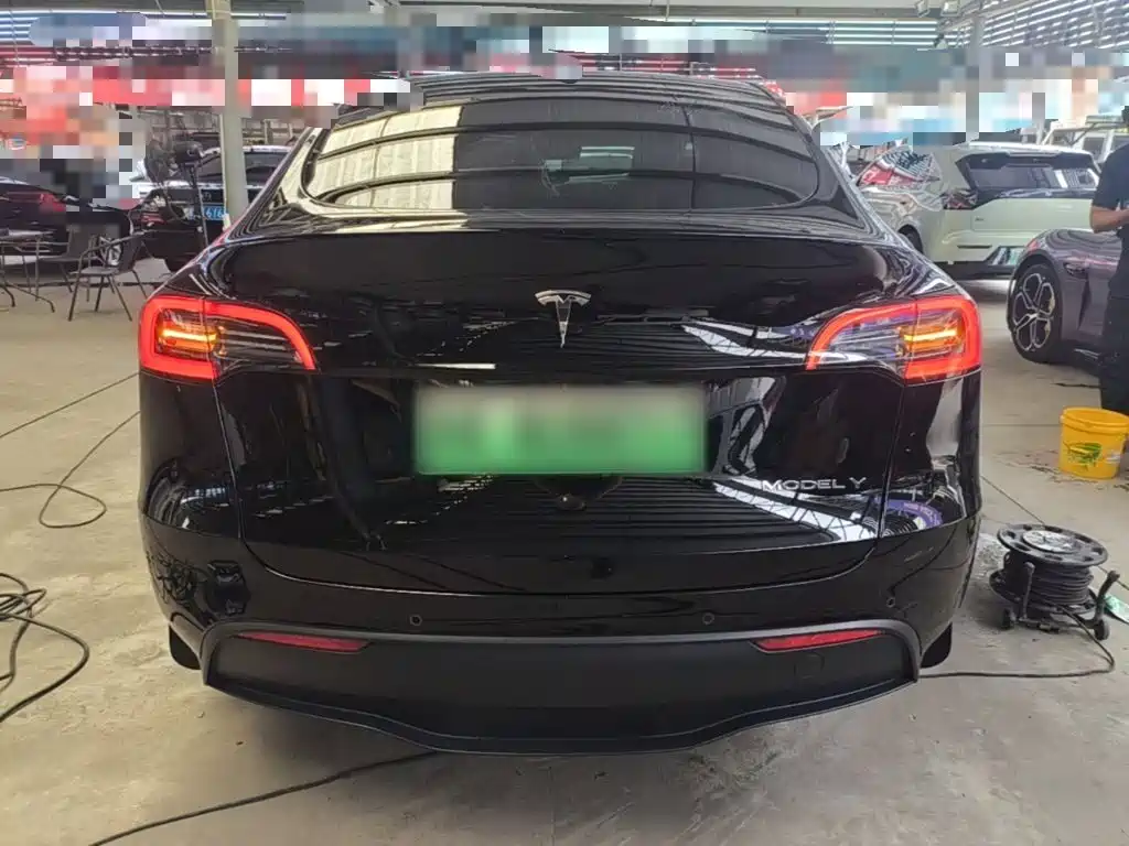Tesla Model Y — фото 6