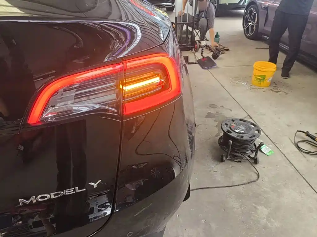 Tesla Model Y — фото 8