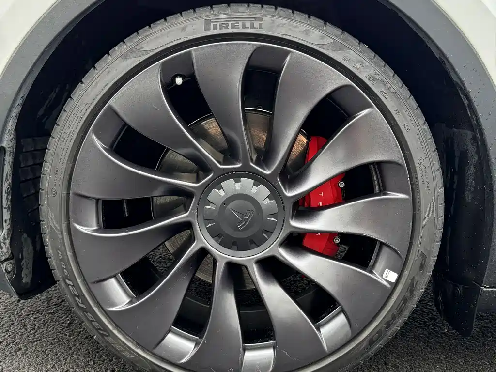 Tesla Model Y — фото 6
