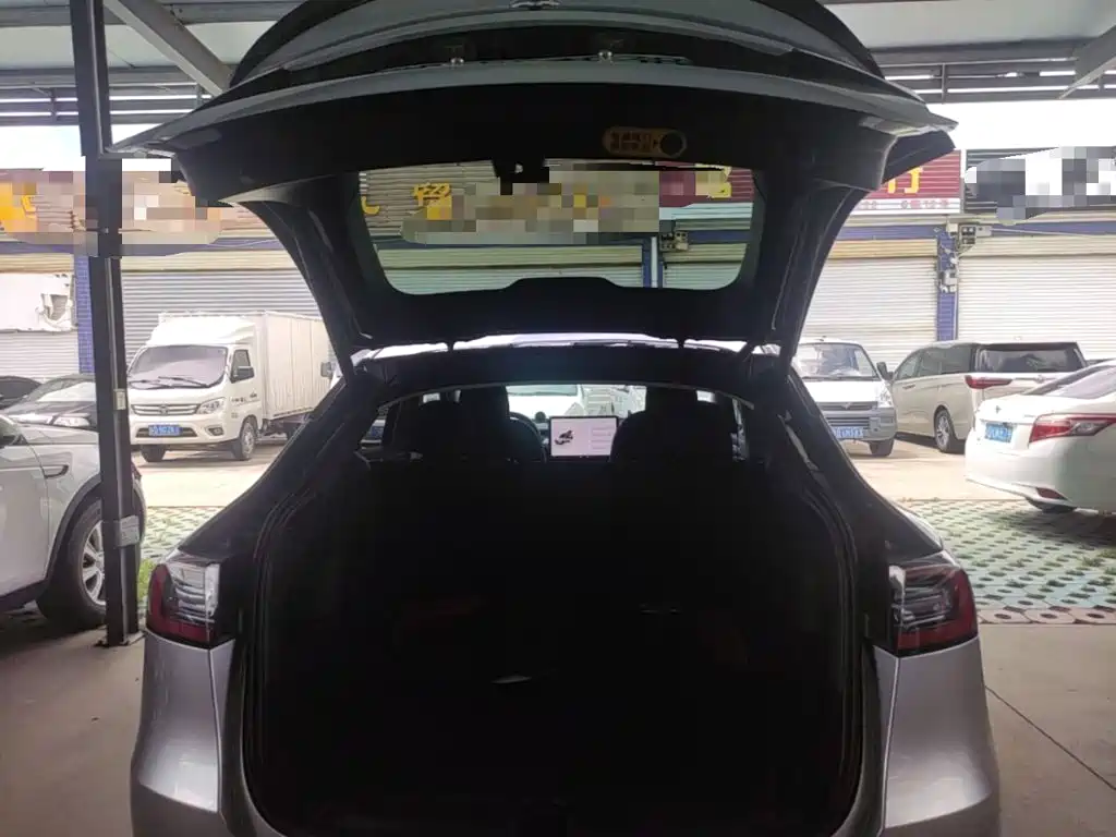 Tesla Model Y — фото 18