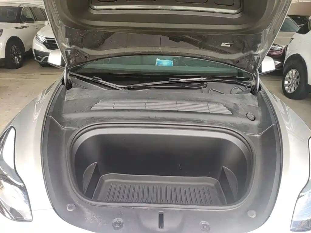 Tesla Model Y — фото 19