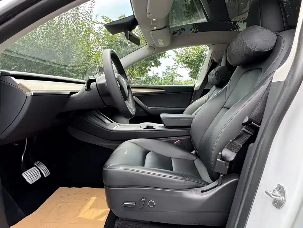 Tesla Model Y — фото 14