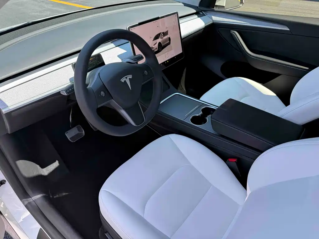 Tesla Model Y — фото 9