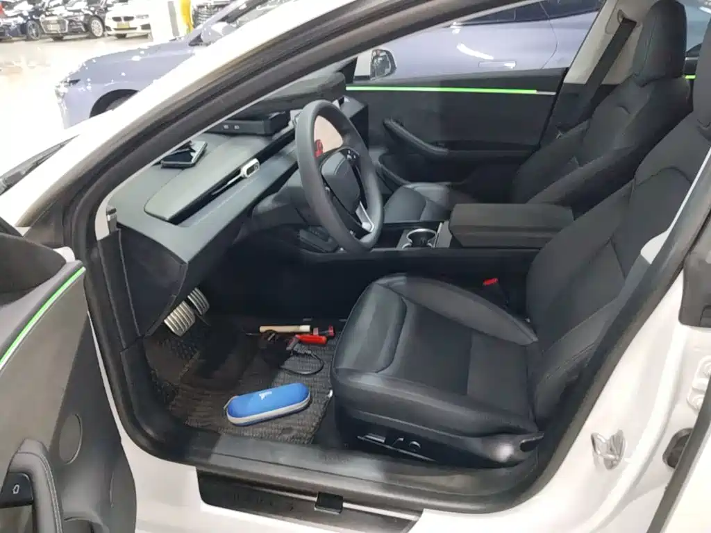 Tesla Model 3 — фото 15